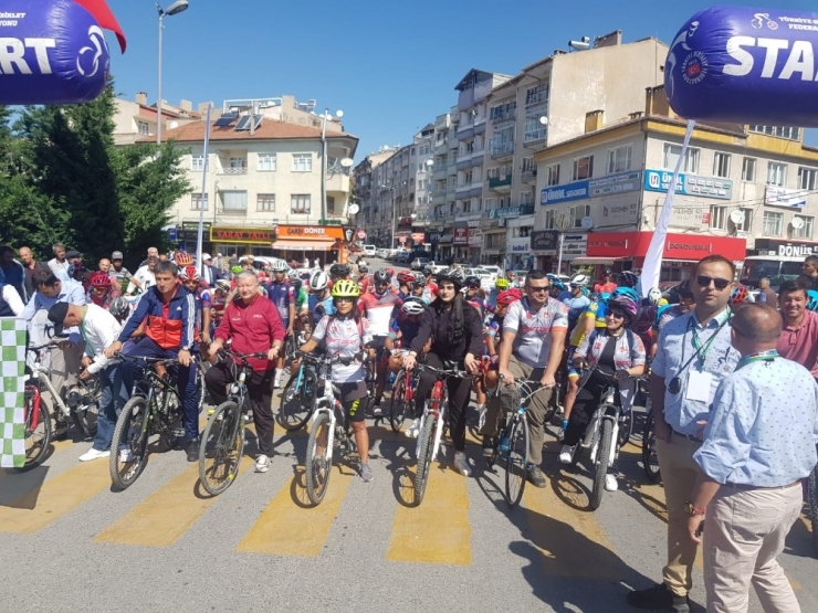 Grand Prix Erciyes Erkekler Bisiklet Yarışı Develi’de Start Aldı