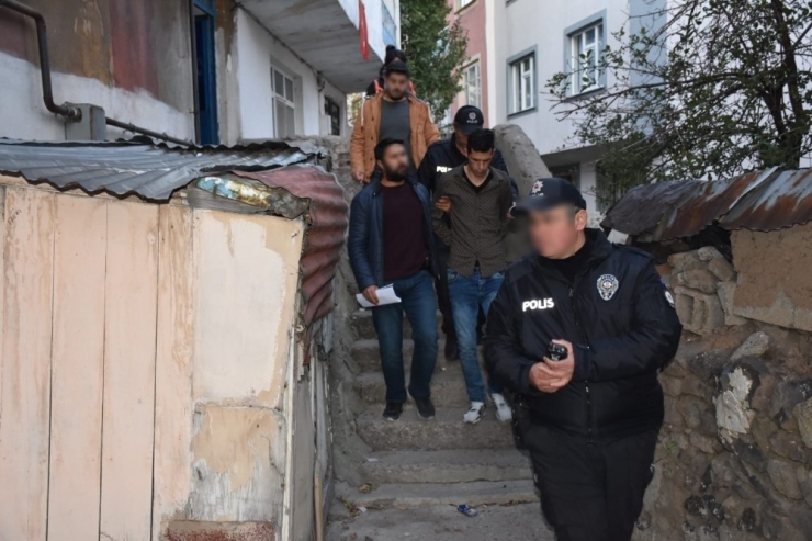 Erzurum’da Çeşitli Suçlardan Aranması Olan 16 Kişi Yakalandı