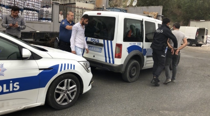 Ayaklarından Vurulan Hırsızlık Zanlısının Yakınları İş Yerini Bastı