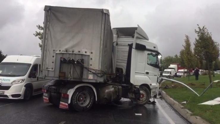 Sultangazi’de Kayan Tır Yan Döndü