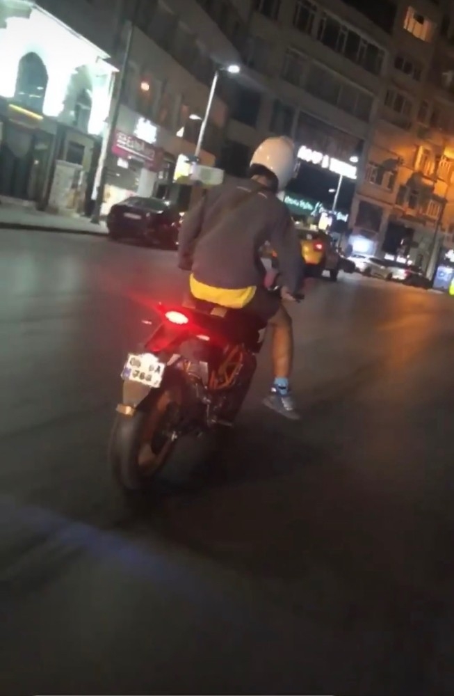 İstanbul’da Motosikletli Magandaların "Yok Artık" Dedirttiği Anlar Kamerada