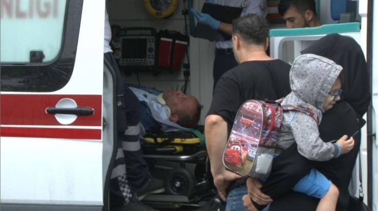 İstanbul’da Engelli Öğrencileri Taşıyan Minibüse Cip Çarptı: 5 Yaralı