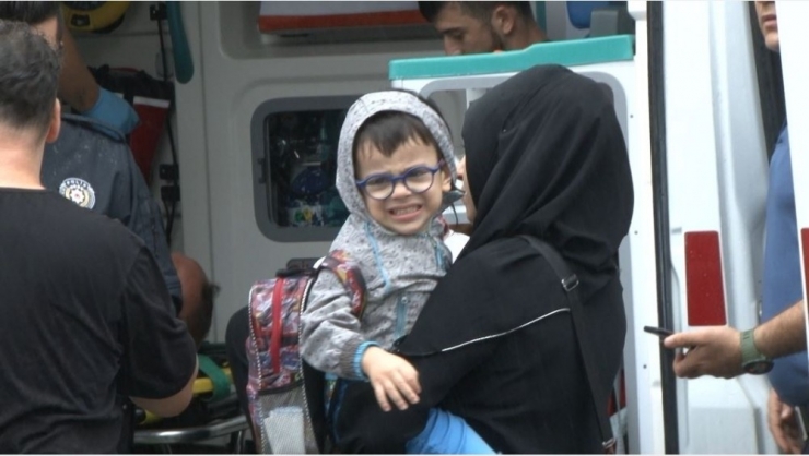 İstanbul’da Engelli Öğrencileri Taşıyan Minibüse Cip Çarptı: 5 Yaralı