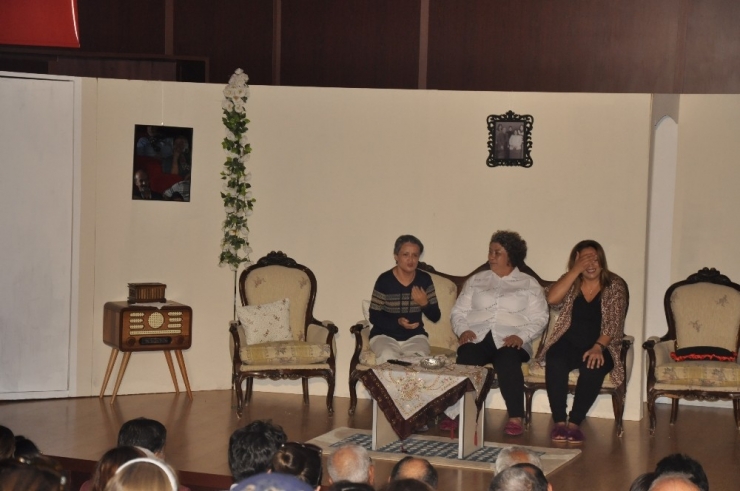 Sağlık Çalışanları Alzheimer Farkındalığı İçin Hem Yazdı Hem Oynadı