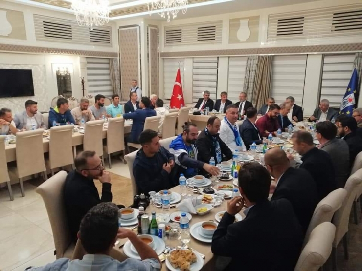 Belediye Kütahyaspor Ve Tki Tavşanlı Linyitspor Camiaları Yemekte Buluştu