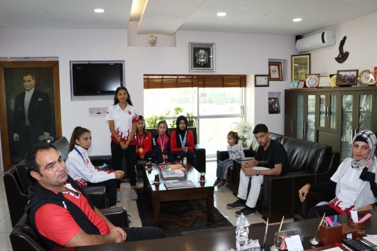 Şampiyon Taekwondo’culardan Murat Eskici’ye Ziyaret