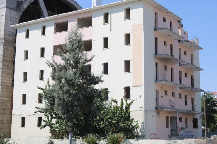 Bodrum Katta Oluşan Su Birikintisi, 3 Yaşındaki Çocuğun Hayatına Mal Oluyordu