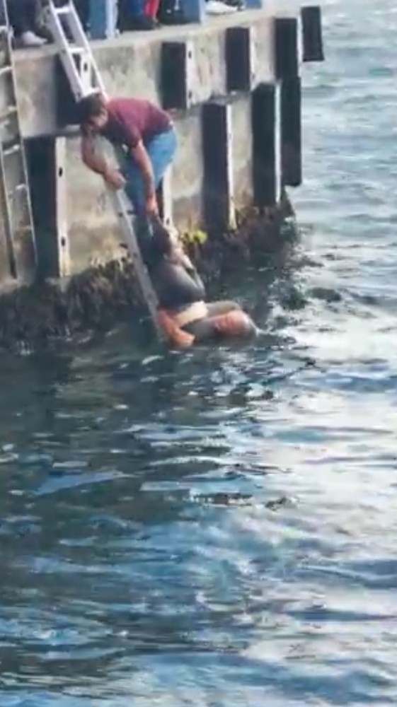 Galata Köprüsü’nde İntihar Girişimi