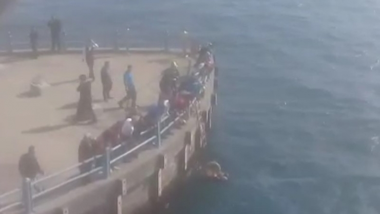 Galata Köprüsü’nde İntihar Girişimi