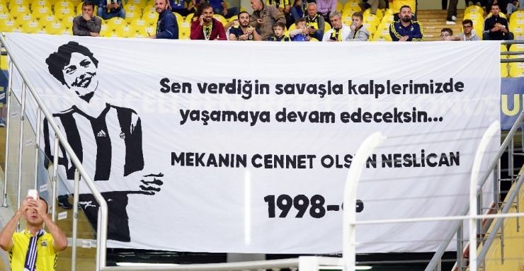 Fenerbahçe Tribünleri Neslican’ı Unutmadı