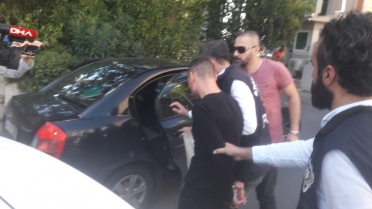 Arnavutköy’de Ailesini Vahşice Katleden Şahıs Adliyeye Sevk Edildi