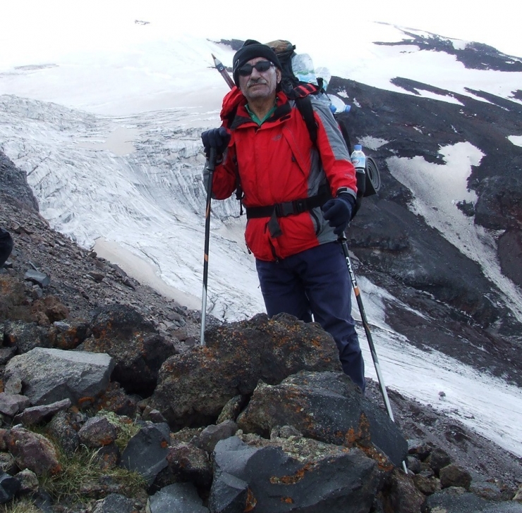 Kayserili 73 Yaşındaki Gazeteci Bekir Demirağ, Erciyes’e 87. Zirve Tırmanışını Yaptı