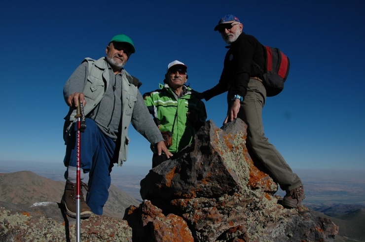 Kayserili 73 Yaşındaki Gazeteci Bekir Demirağ, Erciyes’e 87. Zirve Tırmanışını Yaptı