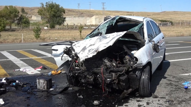 Kırıkkale’de Otomobiller Kafa Kafaya Çarpıştı: 7 Yaralı