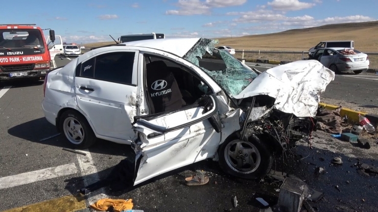 Kırıkkale’de Otomobiller Kafa Kafaya Çarpıştı: 7 Yaralı