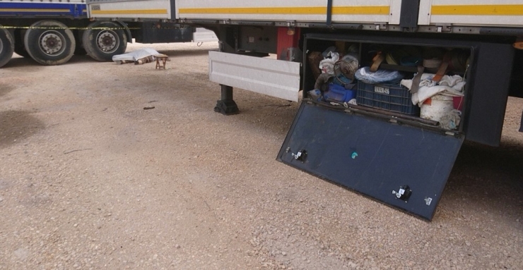 Uzun Yoldan Geldi Kalbine Yenik Düştü