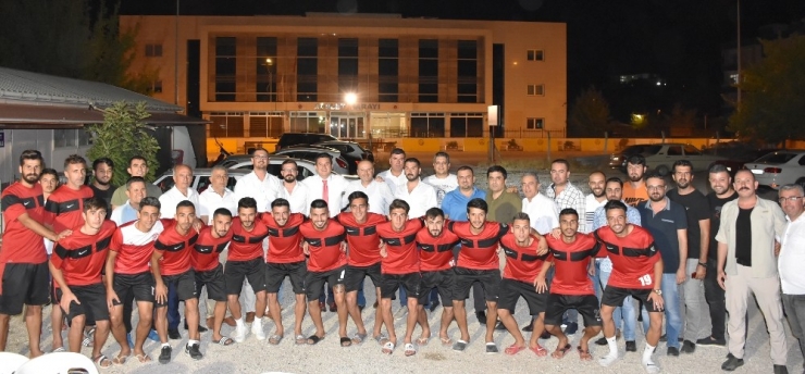 Kumluca’nın Takımına Moral Yemeği