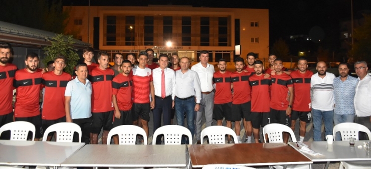 Kumluca’nın Takımına Moral Yemeği