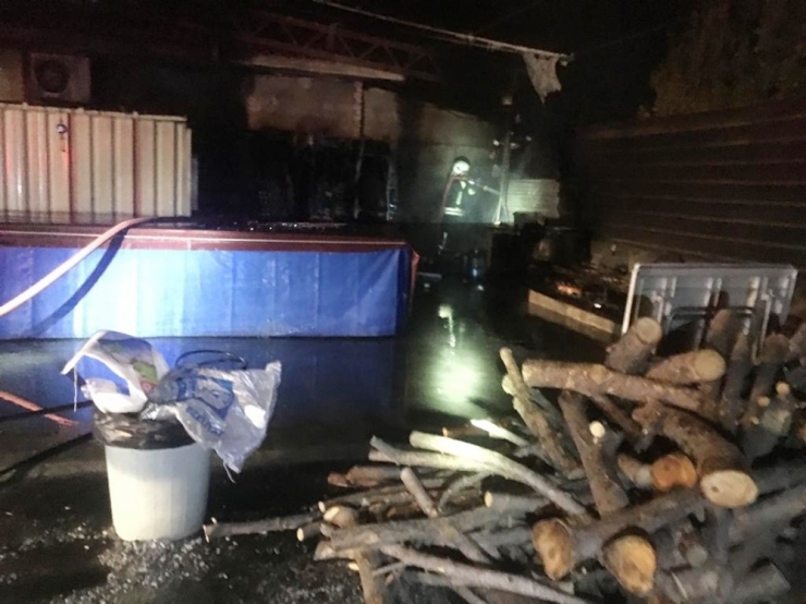 Düğün Salonunun Mutfağında Yangın