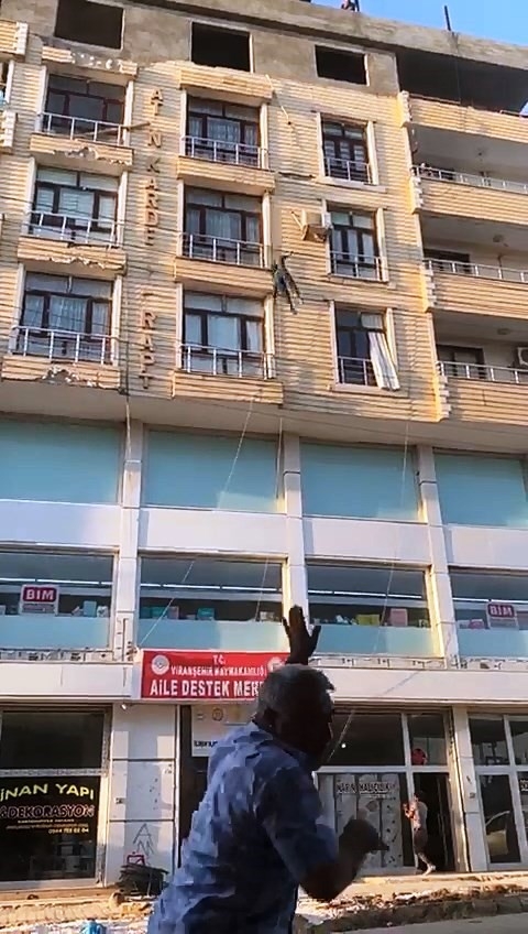 Şanlıurfa’da 6’ncı Kattan Atlayan Genç Kız Ağır Yaralandı