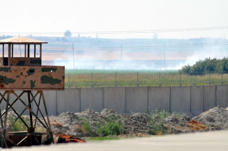 Teröristler Sınır Boyunu Ateşe Verdi
