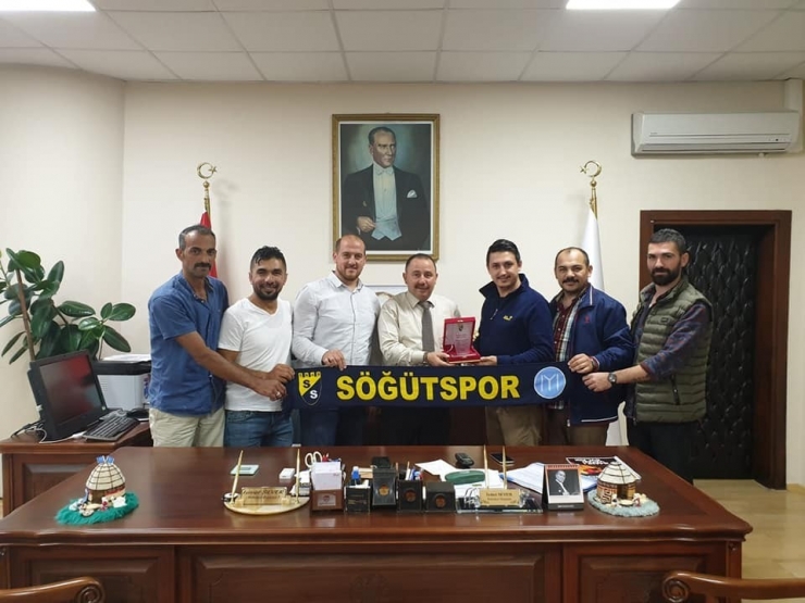 Söğütspor Yöneticilerinden Başkan Sever’e Ziyaret