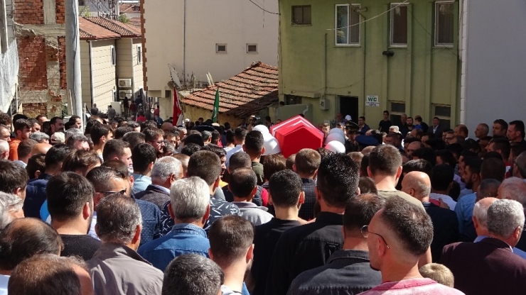 Şehit Askerin Cenazesi Gözyaşlarıyla Karşılandı