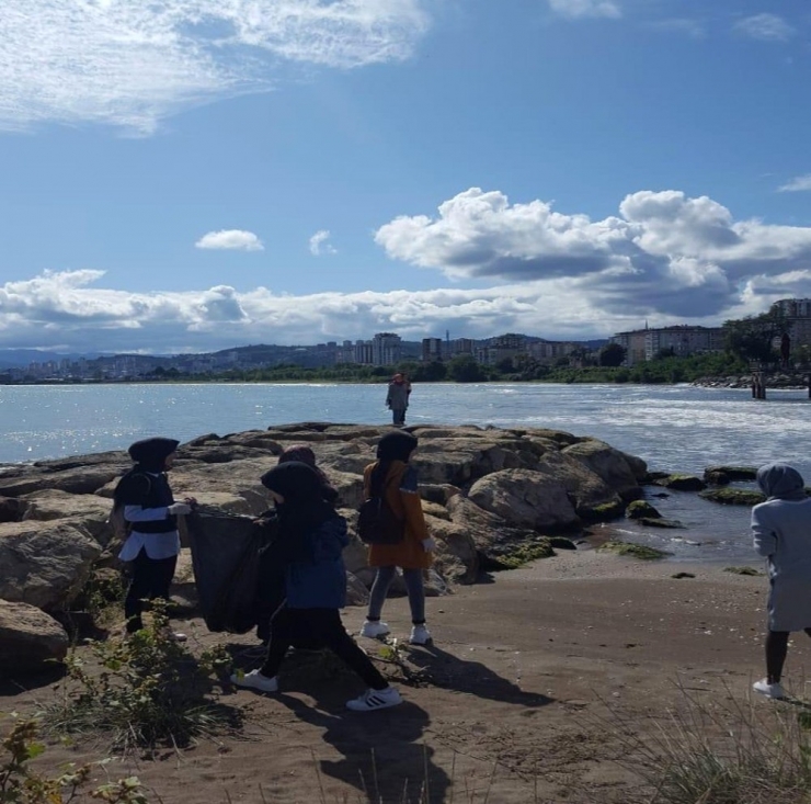 Çevreci Gençlerden Örnek Davranış