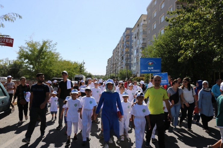 Diyarbakır’da Vatandaşlar Sağlık İçin Yürüdü