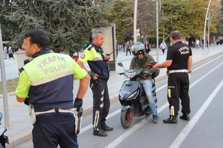 Düzce’de Polis Kuş Uçurtmuyor