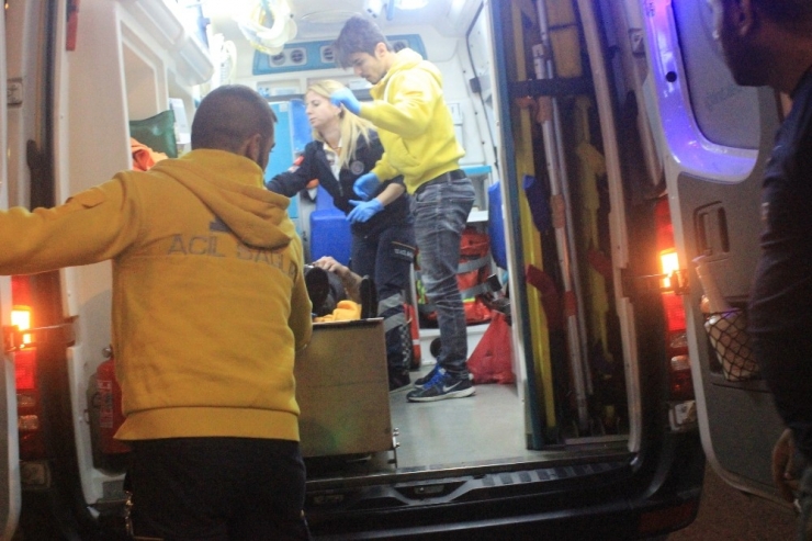 Fatih’te İki Grup Arasında Çıkan Bıçaklı Kavgada 1’i Ağır 3 Yaralı