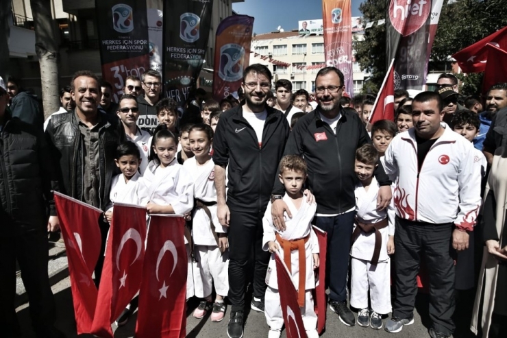 Bakan Kasapoğlu: "Spor Yapan Toplumlar, Hem Zihinsel Hem De Bedensel Anlamda Daha Başarılı Oluyorlar"