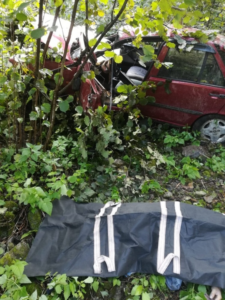 Giresun’da Otomobil Dereye Uçtu: 1 Ölü, 1 Yaralı