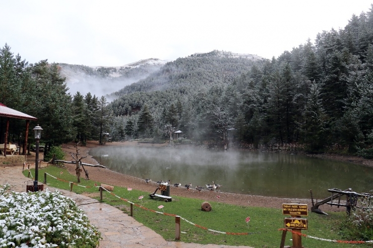 Limni Gölü’ne Mevsimin İlk Karı Yağdı