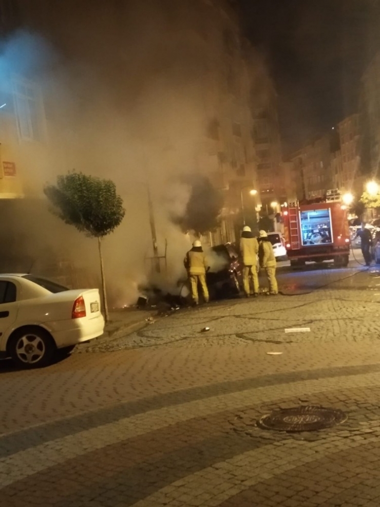 Yanan Araçların Başında Gözyaşı Döküp Ağıt Yaktı