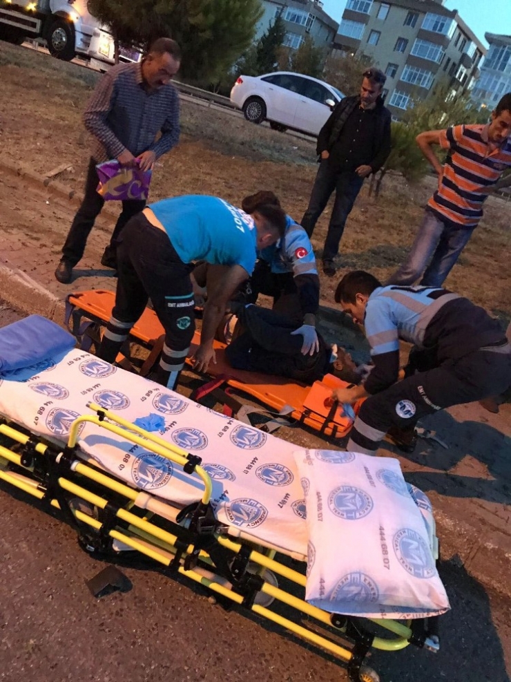 Yan Yola Uçan Aracın Çarptığı Yaya Ağır Yaralandı