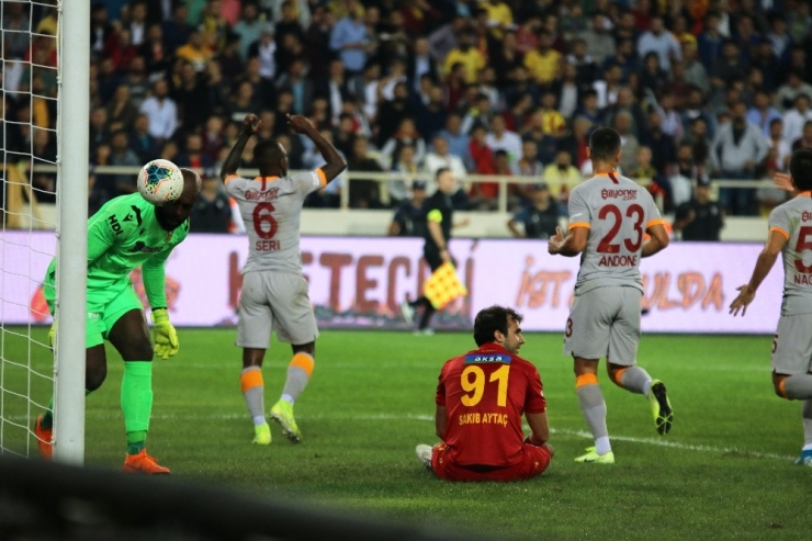 Süper Lig: Yeni Malatyaspor: 0 - Galatasaray: 1 (İlk Yarı)