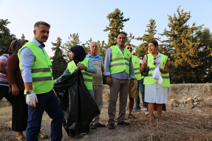 Yumuktepe Höyüğü’nde Temizlik Çalışması