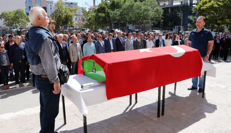 Emekli Öğretmen Fikret Ersezer Son Yolculuğuna Uğurlandı