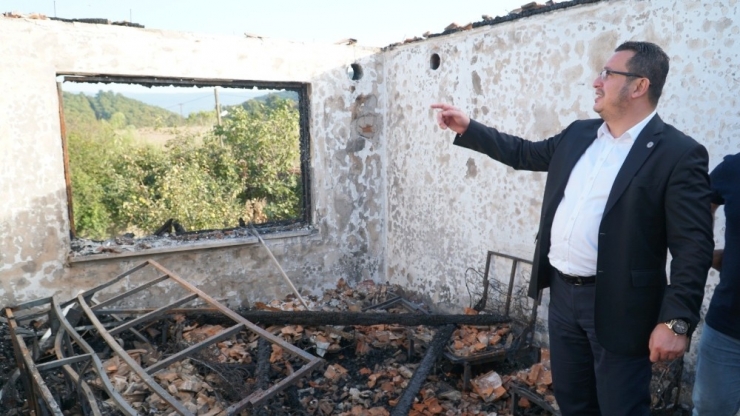 Mustafakemalpaşa’da Çıkan Yangında Ev Küle Döndü