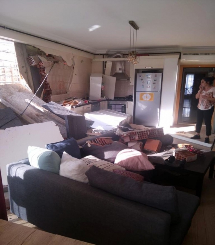 Acıbadem’de İnşaatın Beton Kalıbı Bitişik Binadaki Dairenin Duvarından İçeri Girdi