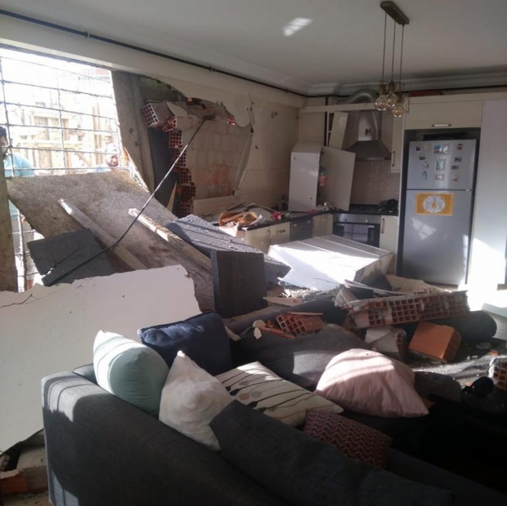 Acıbadem’de İnşaatın Beton Kalıbı Bitişik Binadaki Dairenin Duvarından İçeri Girdi