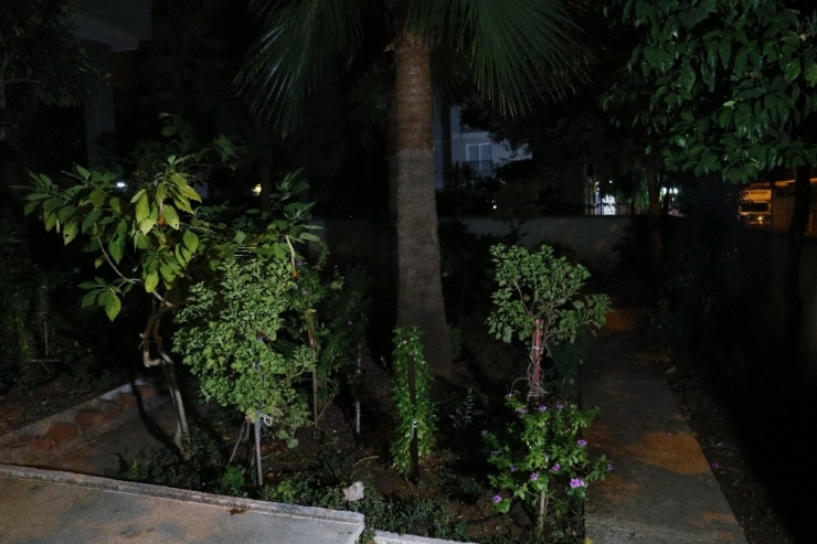 Adana’da 8’inci Kattan Düşen İngilizce Öğretmeni Hayatını Kaybetti