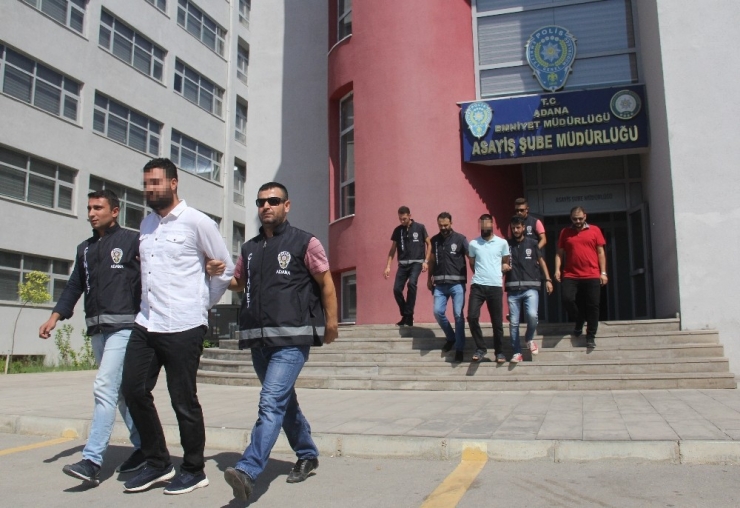 Kadın Kılığındaki Zanlılar, Mahalleli Sorguya Alınarak Çözüldü