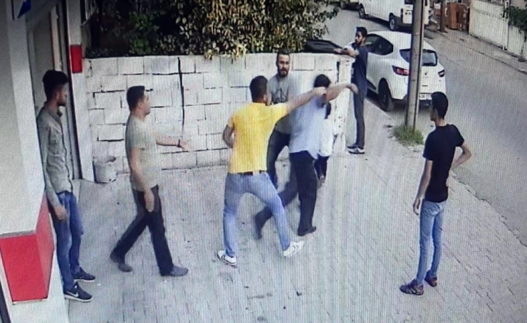 Sokak Ortasında Kocadan Hamile Eşine Şiddet İddiası