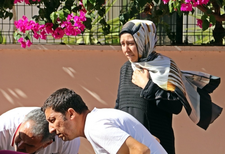 Serseri Kurşun Hareket Halindeki Otomobilin Ön Camına İsabet Etti
