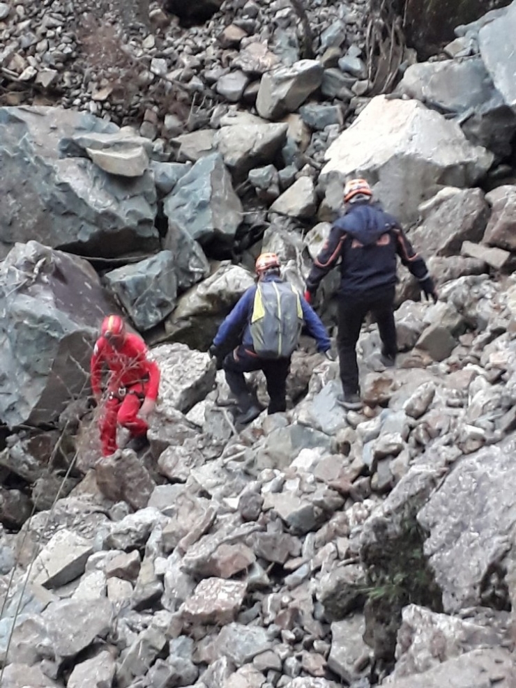 Enerji Nakil Hattı Çeken İşçiler Kablo Makarasının Kopması Sonucu Uçuruma Düştü: 2 Ölü
