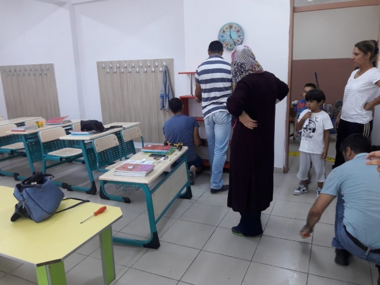 Velilerden Örnek Davranış, Babalar Boyadı, Anneler Temizledi