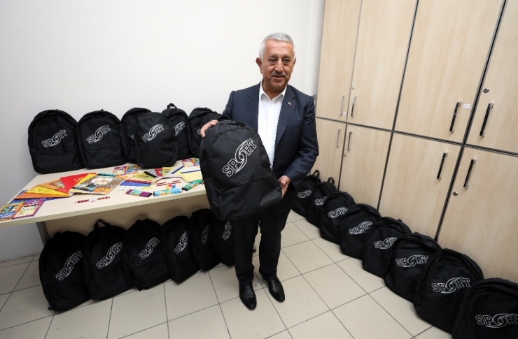 Afyonkarahisar’da 500 Öğrenciye Kırtasiye Yardımı