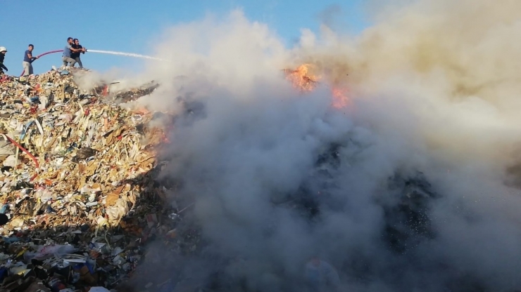 Bursa’da Geri Dönüşüm Fabrikasındaki Yangın Kontrol Altına Alındı